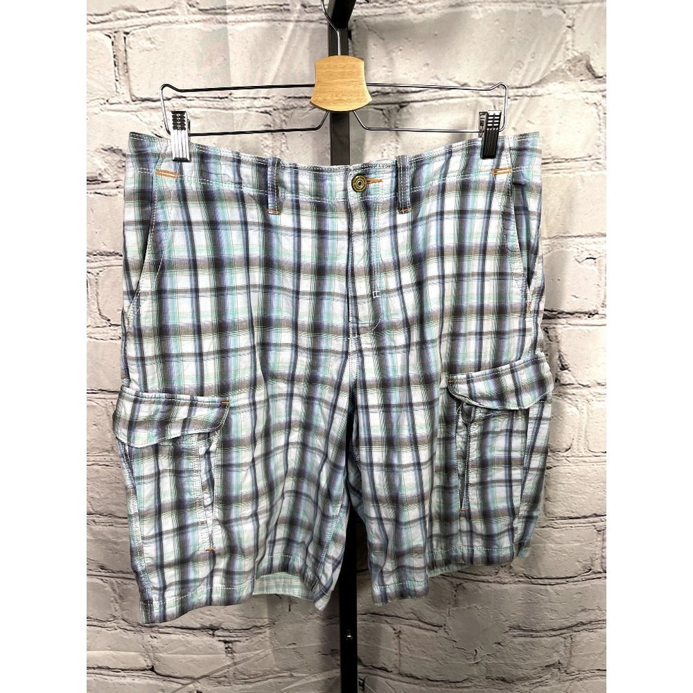 EUC Tommy Bahama Cargo Short - Picture 1 of 6